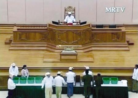 جانب من جلسة البرلمان في ميانمار.