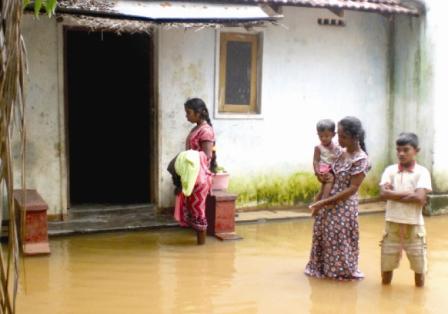 من آثار الفيضانات في سريلانكا