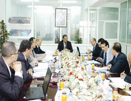 د. مجور لدى ترؤسه اجتماع المجلس الأعلى للطرق أمس