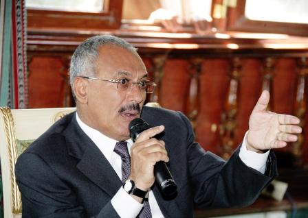 رئيس الجمهورية لدى لقائه المشايخ والأعيان والشخصيات الاجتماعية أمس