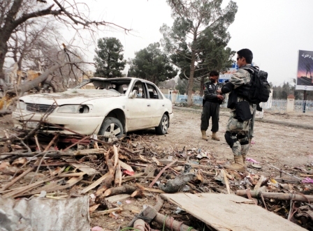 من آثار الهجوم الانتحاري بافغانستان أمس