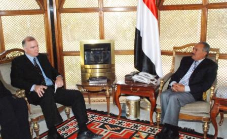 رئيس الجمهورية لدى استقباله المدير الإقليمي للمعهد الوطني الديمقراطي الأميركي للشرق الأوسط وشمال أفريقيا أمس