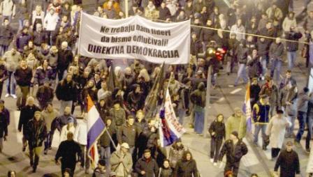 المتظاهرون في مسيرة سلمية في شوارع العاصمة الكرواتية