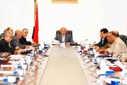 نائب الرئيس خلال ترؤسه اجتماع لجنة الطوارئ أمس