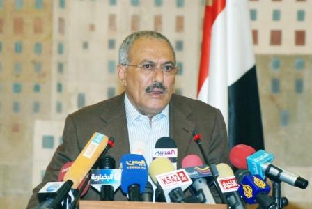 الرئيس أثناء المؤتمر الصحفي