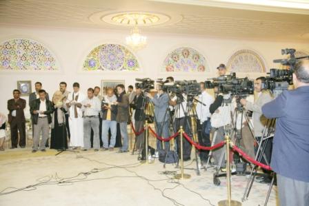 جانب من الحضور في المؤتمر الصحفي