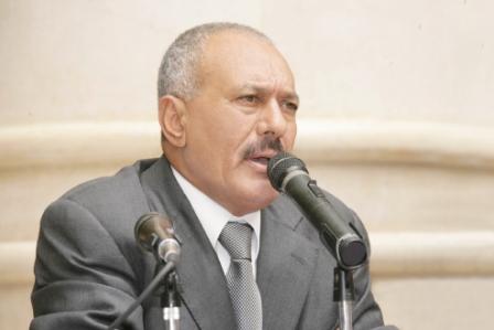 الرئيس لدى استقباله مشايخ وأعيان مديريتي أرحب ونهم