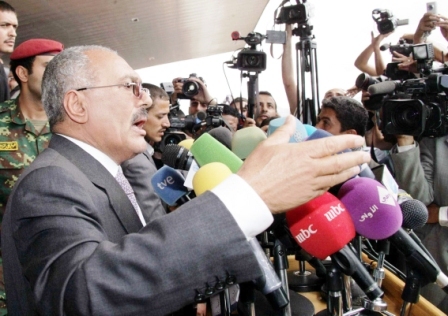 رئيس الجمهورية في كلمة له أمام الحشود بمدينة الثورة الرياضية أمس