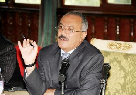 رئيس الجمهورية خلال ترؤسه اجتماعاً للهيئة الوزارية وأعضاء اللجنة العامة للمؤتمر الشعبي العام وكتلة المؤتمر بمجلسي النواب والشورى