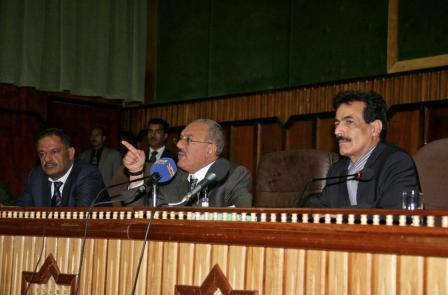 الرئيس يلقي كلمته في الاجتماع التشاوري لضباط وزارة الداخلية أمس