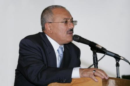 رئيس الجمهورية خلال لقائه شباب مديرية آنس محافظة ذمار أمس