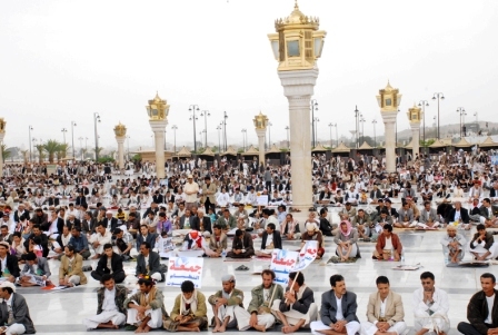 صلاة الجمعة في جامع الصالح بصنعاء أمس