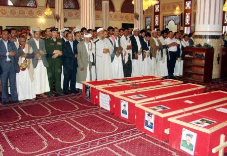 أثناء الصلاة على شهداء الواجب من أفراد شرطة النجدة أمس