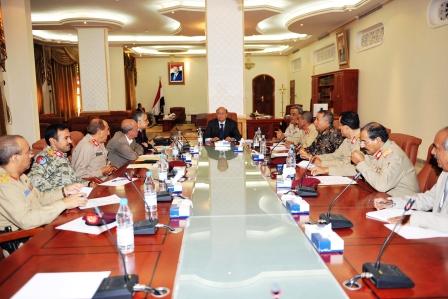 .. ويرأس اجتماع اللجنة الأمنية العليا