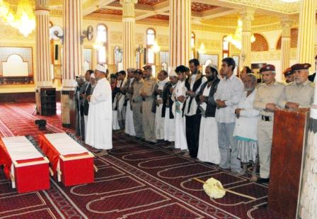 أثناء الصلاة على شهيدي الواجب