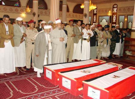 أثناء الصلاة على شهداء الواجب أمس