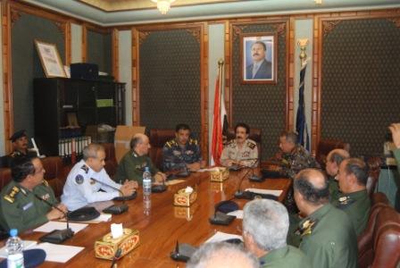 المصري في اللقاء التشاوري مع عدد من قيادات وزارة الداخلية أمس