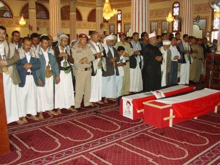 أثناء الصلاة على شهيدي الواجب أمس