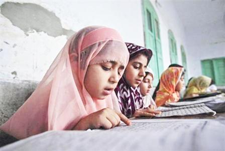 طالبات باكستانيات في أحد المعاهد الدينية