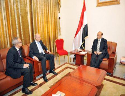 .. ويستقبل سفير جمهورية فرنسا