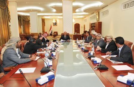 نائب الرئيس لدى لقائه رؤساء وأمناء أحزاب التحالف الوطني الديمقراطي أمس