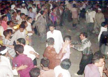 صورة أرشيفية للشباب في ساحة الاعتصامات