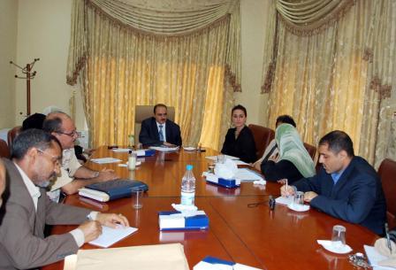 جانب من اللقاء بين الأمانة العامة لمجلس الوزراء ومشروع (استجابة) أمس