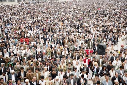 ملايين اليمنيين يؤدون يوم أمس صلاة “ جمعة الاعتصام بحبل الله