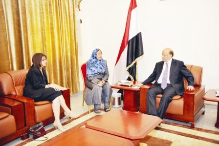 .. وأثناء استقباله القائمة بأعمال السفارة البريطانية بصنعاء أمس