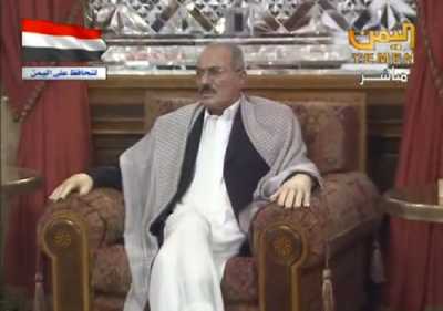 رئيس الجمهورية أثناء لقائه عددا من المسئولين وقيادات المؤتمر الشعبي العام أمس