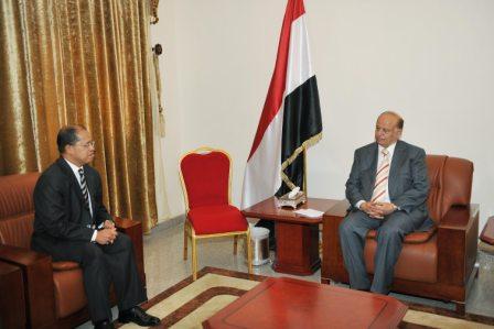 نائب الرئيس لدى استقباله السفير الماليزي أمس