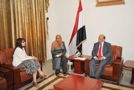 نائب الرئيس لدى استقباله القائمة بالأعمال بالسفارة البريطانية بصنعاء فيونا جيب أمس