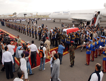 أثناء وصول جثمان الشهيد عبدالغني إلى صنعاء