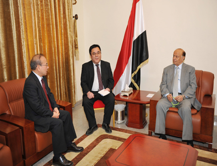 نائب الرئيس لدى استقباله السفير الياباني بصنعاء أمس