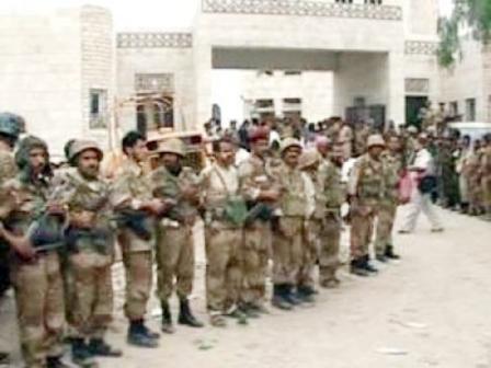 جنود  الفرقة الأولى المدرعة الذين أعلنوا إنضمامهم للحرس الجمهوري