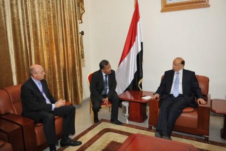 نائب الرئيس لدى استقباله السفير الفرنسي أمس