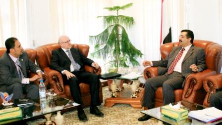 الصهيبي لدى لقائه الرئيس – المدير العام لشركة كنديان نكسن (آلان بريندلي)