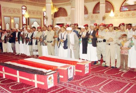 أثناء الصلاة على شهداء الواجب أمس