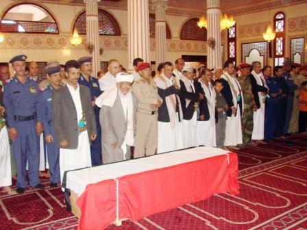 أثناء الصلاة على شهيدي الواجب محسن السحامي وجمال سنان