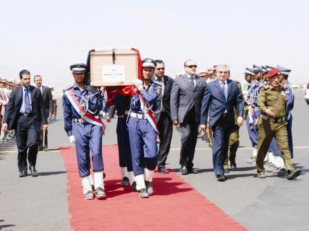 أثناء توديع جثامين الشهداء السوريين أمس