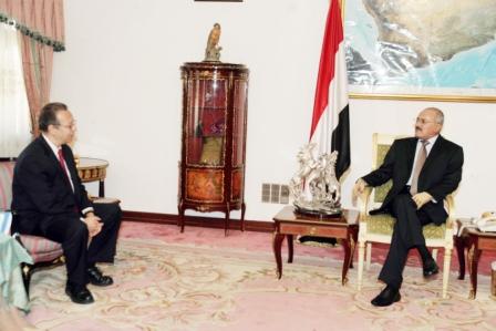رئيس الجمهورية لدى استقباله مبعوث الأمين العام للأمم المتحدة جمال بن عمر أمس