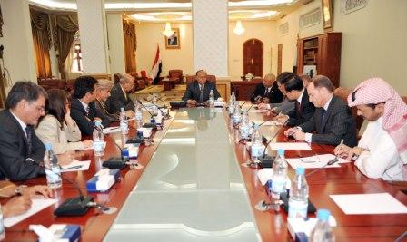 نائب الرئيس لدى لقائه سفراء الدول دائمة العضوية بمجلس الأمن ومجلس التعاون أمس