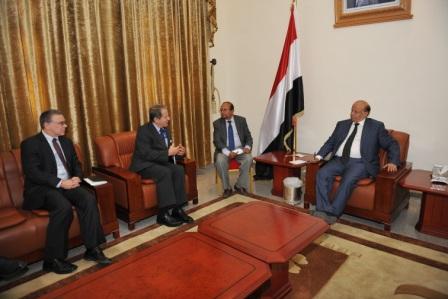 نائب الرئيس أثناء استقباله وفد الأمم المتحدة أمس