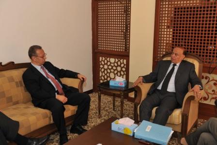 نائب الرئيس لدى استقباله جمال بن عمر أمس