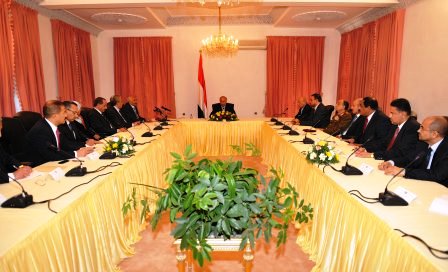 نائب الرئيس لدى ترؤسه الاجتماع الأول لحكومة الوفاق الوطني أمس