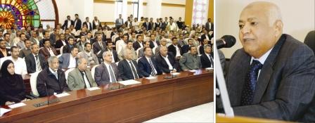 رئيس الوزراء لدى لقائه قيادات ورؤساء الدوائر ومدراء عموم الإدارات والمختصين بالأمانة العامة لمجلس الوزراء ومكتب رئيس الوزراء أمس