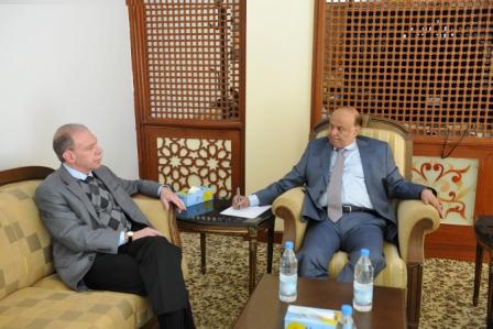 نائب الرئيس لدى استقباله السفير الأمريكي أمس