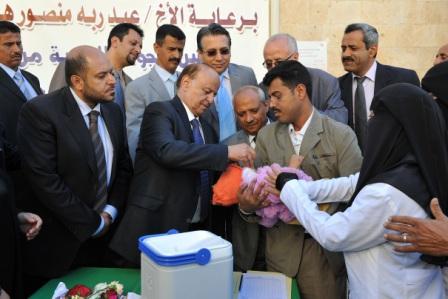 نائب الرئيس لدى تدشينه الجولة الثانية من حملة استئصال شلل الأطفال أمس