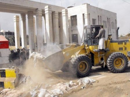 أثناء تواصل اعمال إخلاء العاصمة من المظاهر المسلحة أمس