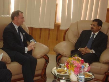 شائف لدى استقباله السفير الفرنسي أمس